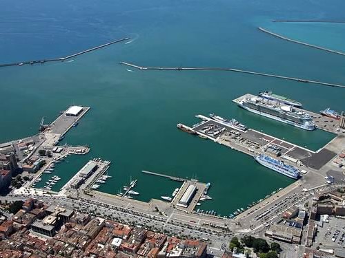 porto di cagliari foto